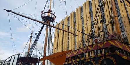 Golden Hinde