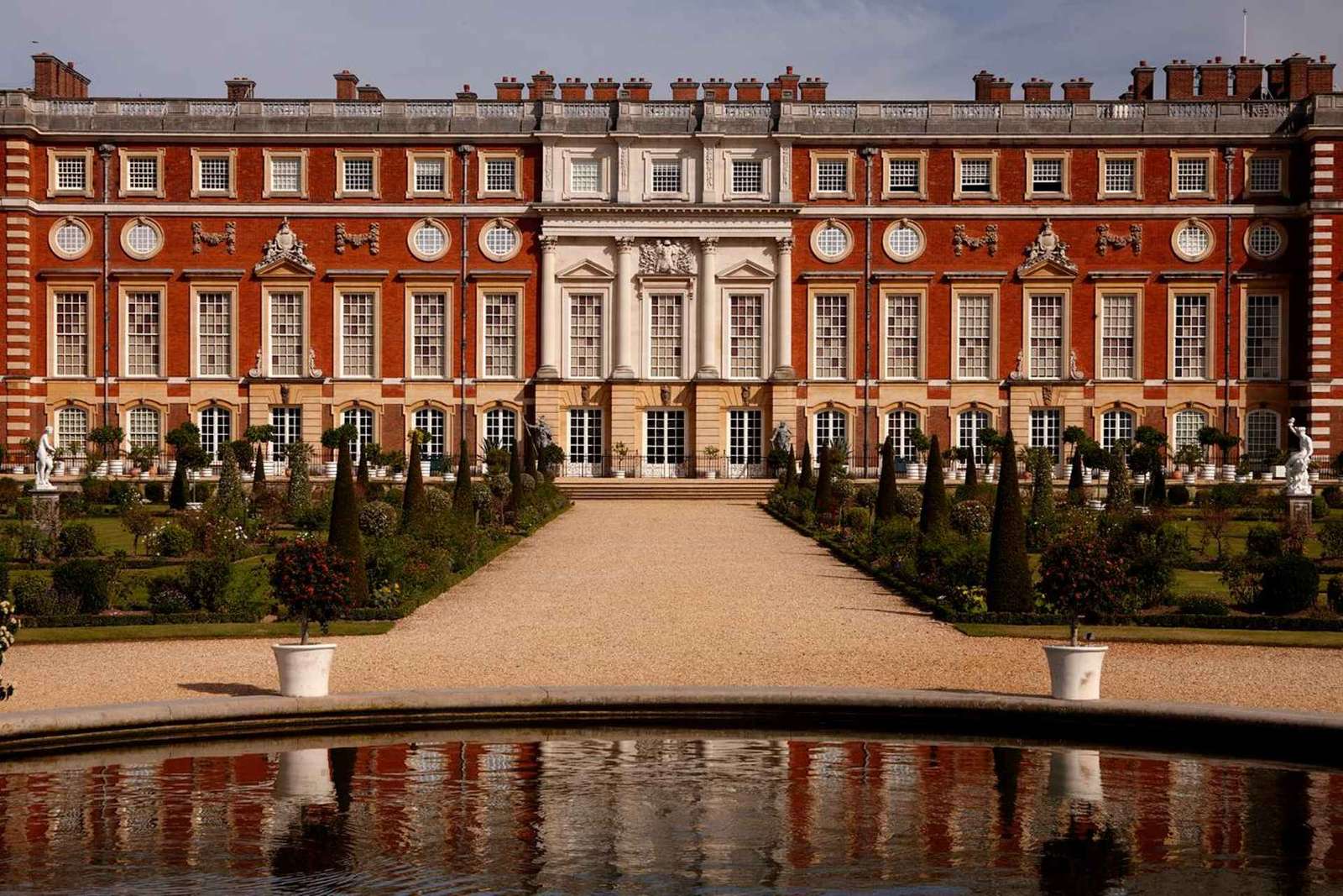 Hampton Court Palace Entry Ticket with Audio Guide
