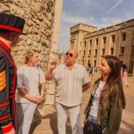 Londyn: Tower of London Tour z klejnotami koronnymi i Beefeaters