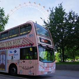 Londres : Afternoon Tea Bus avec un verre de Prosecco