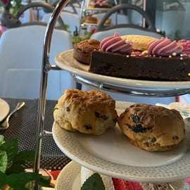 Londres : Afternoon Tea Bus avec un verre de Prosecco