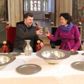 London: Royal Hampton Court Guided Tour with Afternoon Tea