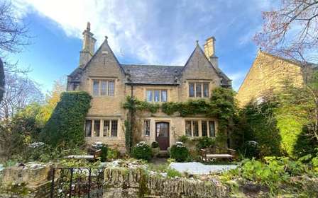 London: Stonehenge and Cotswolds Minibus day trip and ticket