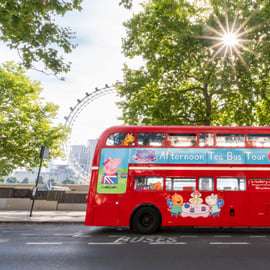 Londres: Peppa Pig Afternoon Tea Tour en autobús con audioguía