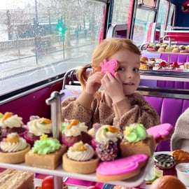 Londres: Peppa Pig Afternoon Tea Tour en autobús con audioguía