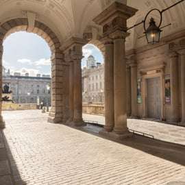 Londres: Entrada a la Galería Courtauld de Somerset House
