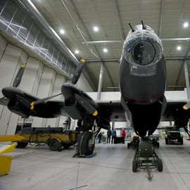Excursão Particular de Avião Duxford IWM com Opção de Traslado do Hotel em Londres