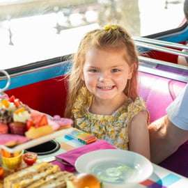 Londres: Peppa Pig Afternoon Tea Tour en autobús con audioguía