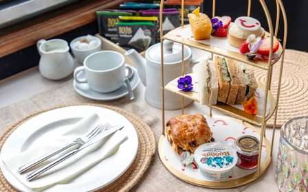 London: Thames Cruise with Afternoon Tea, Brunch or Dinner
